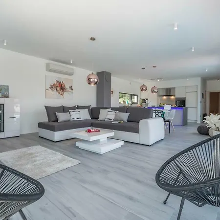 Villa Wellness & Luxury Nicole - Families Only Pula