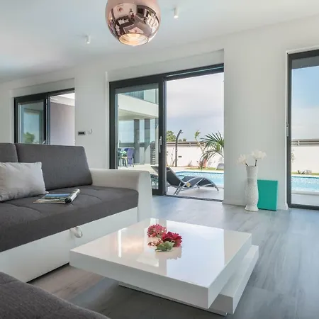 Vila Wellness & Luxury Nicole - Families Only