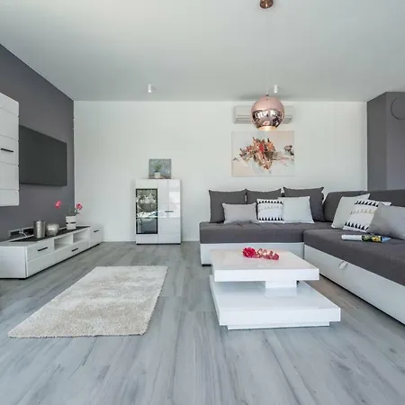 Vila Wellness & Luxury Nicole - Families Only Pula